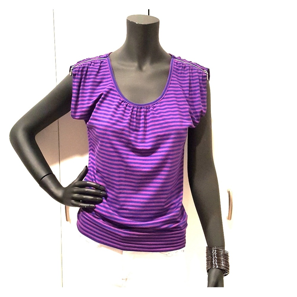 Short sleeve knit top